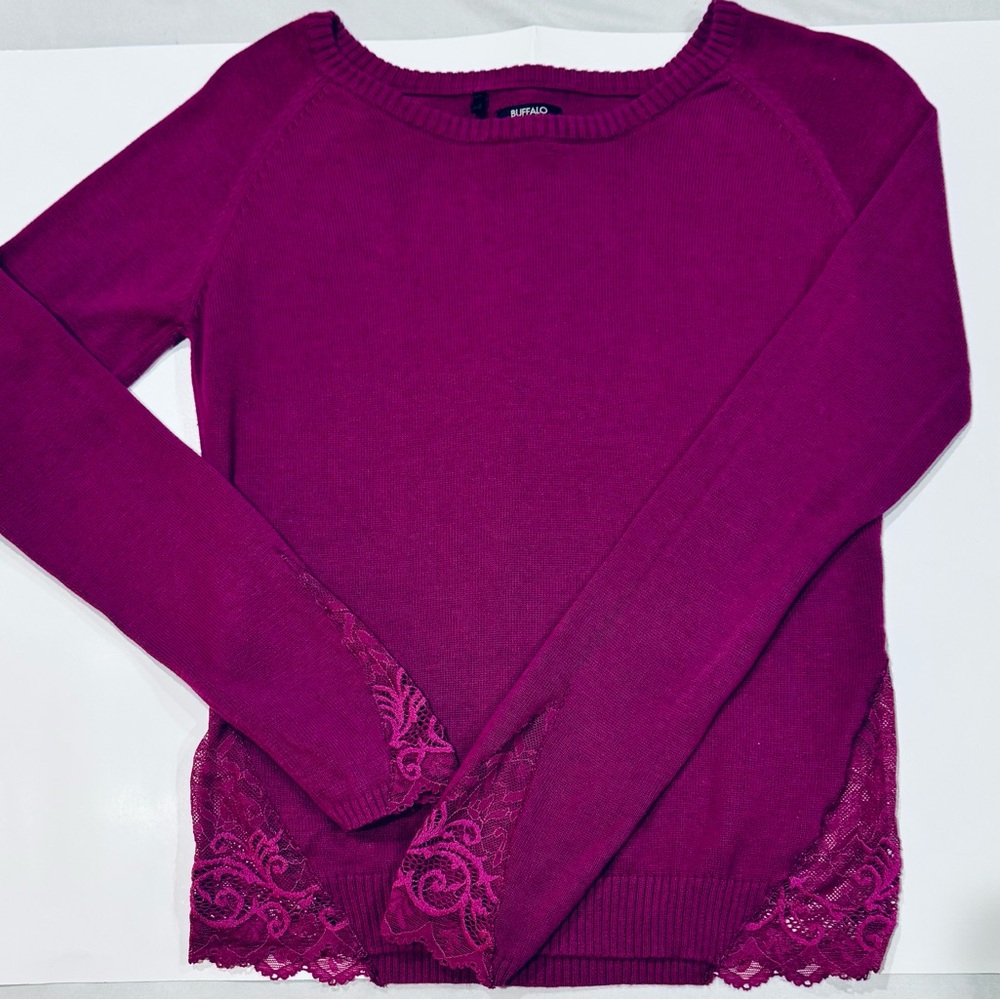 Buffalo Fuscia Sweater with Lace Detail Size Pristine Condition Sz Sm
